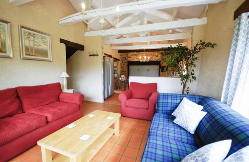 Larzac Apartment | La Grange - sleeps 6 guests in 3 bedrooms