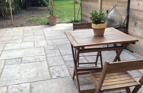 Jonquieres House | "La Grange" studio charm and tranquility in mas, countryside.