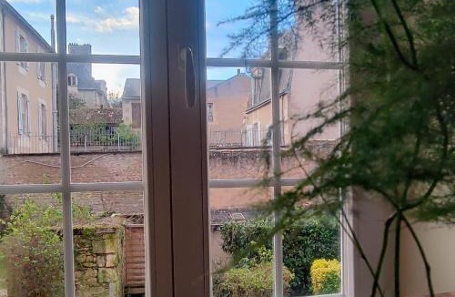 Poitiers Apartment | La Green Room