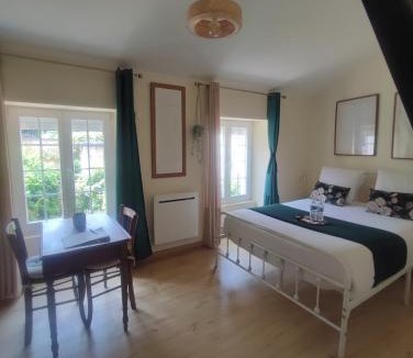 Poitiers Apartment | La Green Room