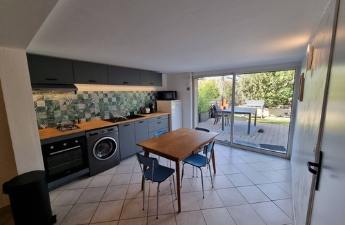 Villeveyrac Apartment | La Grenadière T2 apartment 46m2, large private terrace,