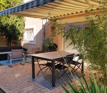 Villeveyrac Apartment | La Grenadieère