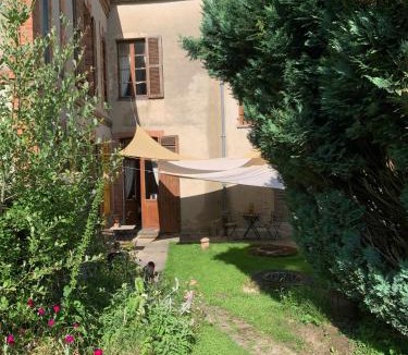 Marcillat-en-Combraille House | La Grenouille Noire