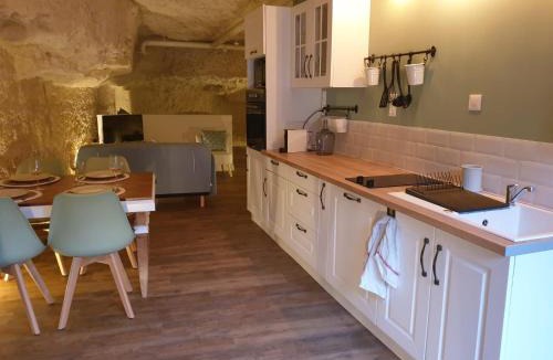 Cangey Apartment | La Grotte du Bonheur