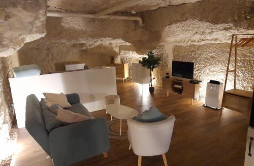 Cangey Apartment | La Grotte du Bonheur