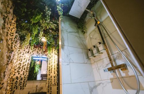 Mussidan House | La Grotte Fleurie - Classé 5 Étoiles