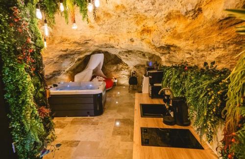 Mussidan House | La Grotte Fleurie - Classé 5 Étoiles