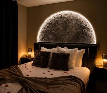 Sotteville-les-Rouen Apartment | La Grotte Interdite - Love Room