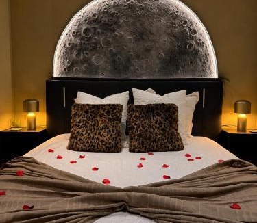 Sotteville-les-Rouen Apartment | La Grotte Interdite - Love Room