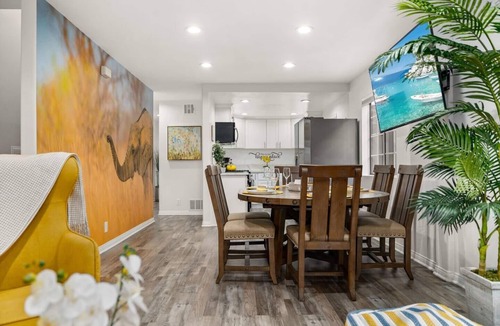 Los Angeles House | LA Group Stay Sleeps 10 Parking+Near SoFi+LAX