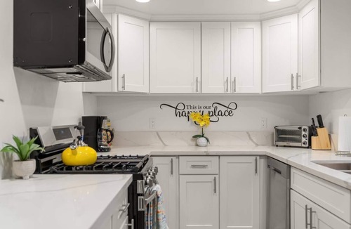 Los Angeles House | LA Group Stay Sleeps 10 Parking+Near SoFi+LAX