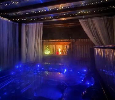 Laroque Bed & Breakfast | La guitoune - chambre ou studio, clim, parking, sdb terrasses et entrées privatives, SPA
