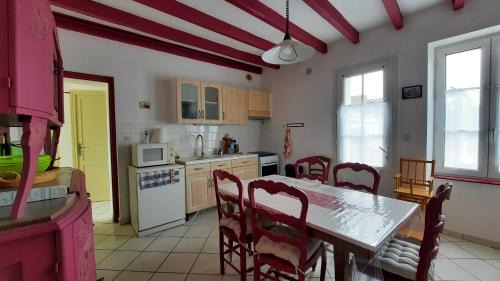 Descartes House | La Gustine