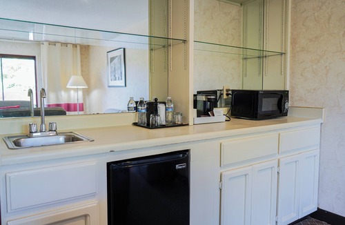 Edenvale Hotel | La Hacienda San Jose Silicon Valley