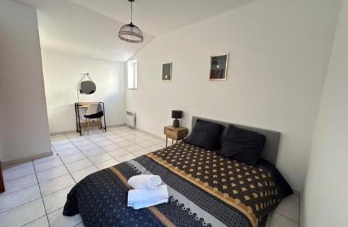 Viviers Apartment | La Halte des Pierrus