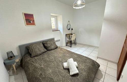 Viviers Apartment | La Halte des Pierrus