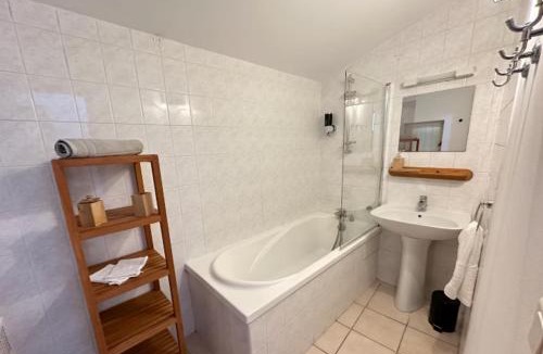 Viviers Apartment | La Halte des Pierrus
