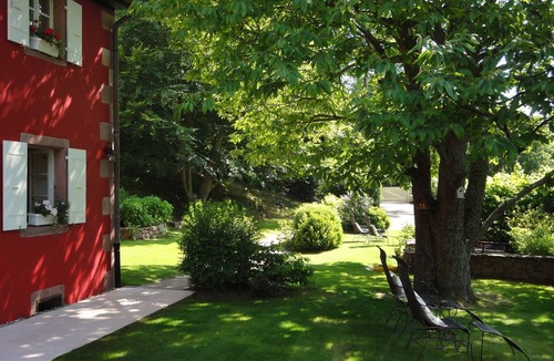 Freland House | La Haute Grange "Le Châtaignier" spacious gîte for 4, garden and beautiful views.