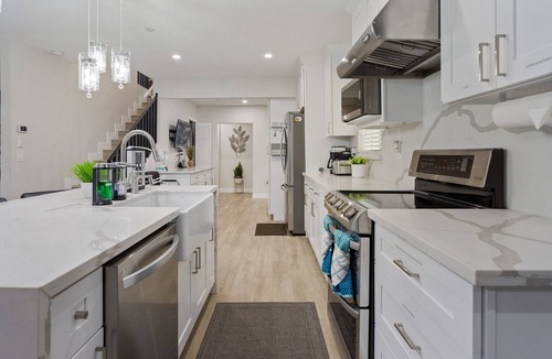 Eagle Rock House | LA Home - FIFA Soccer, NBA Games, Universal Studios