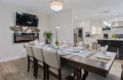 Eagle Rock House | LA Home - FIFA Soccer, NBA Games, Universal Studios