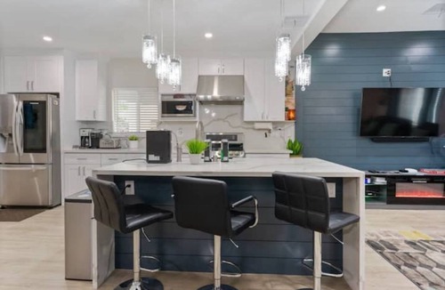 Eagle Rock House | LA Home - FIFA Soccer, NBA Games, Universal Studios