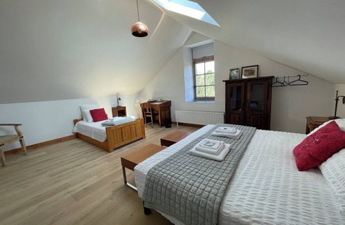 Le Pellerin Bed & Breakfast | La Houache paper room