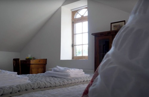 Le Pellerin Bed & Breakfast | La Houache paper room