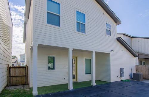 South Baton Rouge House | LA House 3 beds nModern Comfort Meets Cozy Charm