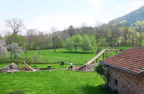 La Houssiere House | La Houssière House in the countryside. Ideal for families and friends. Pets welcome.