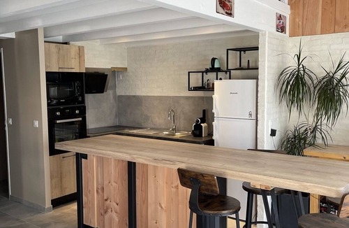 Gujan-Mestras Apartment | La Hume Recent contemporary single storey flat