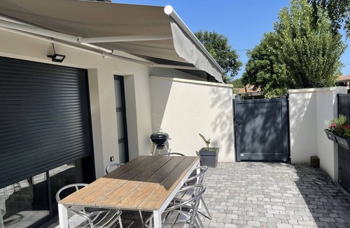 Gujan-Mestras Apartment | La Hume Recent contemporary single storey flat