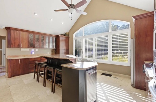 Mid America House | La Isla at Hamilton Cove, A water's edge Experience, private Island, Sleeps 30!