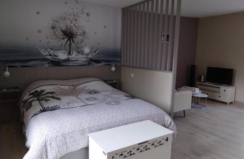 Le Cambout Bed & Breakfast | La Jacarandière