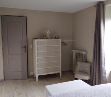 Le Cambout Bed & Breakfast | La Jacarandière