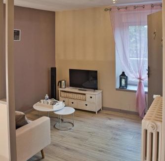 Le Cambout Bed & Breakfast | La Jacarandière