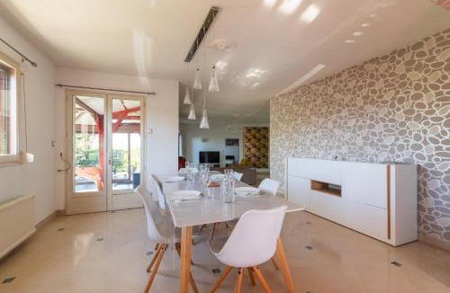 Tour Chabot Gavacherie House | La Jolie Niortaise - Avec piscine