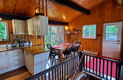 Val Morin Ski Chalet | La Kamik bord de lac - Lakefront Laurentian chalet