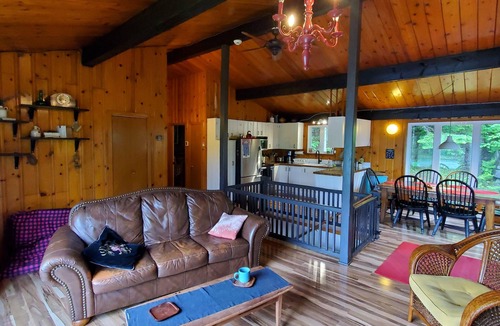 Val Morin Ski Chalet | La Kamik bord de lac - Lakefront Laurentian chalet