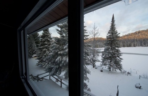 Val Morin Ski Chalet | La Kamik bord de lac - Lakefront Laurentian chalet