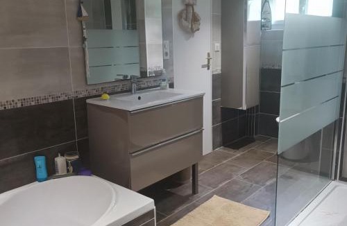 Aiguillon House | La Lézardiére