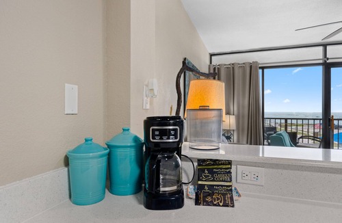 Rockport Condo | La La's | Pet Friendly, Pool + Hot Tub Access!