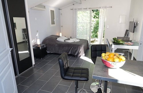 Grabels Apartment | LA LAGOUCHKA Close to the city in the countryside between the sea and the mountains.