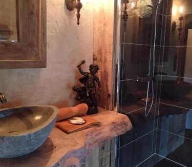 Lainsecq House | La lande sèche