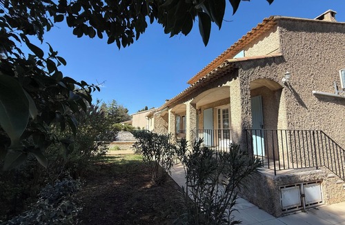 Lauris House | LA LAURISIENNE