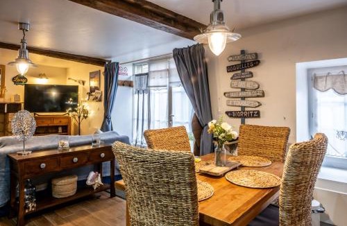 Le Teilleul House | La libellule argentée