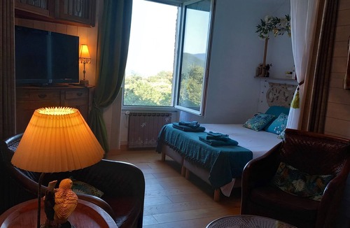 Le Vigan House | La Libellule ,piscine ,vue, Climatisation ,wifi, TV ,cheminée, Chants d Oiseaux