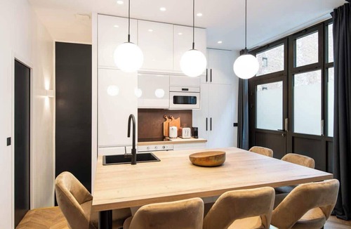 15th Arrondissement Apartment | La Librairie Parisienne- Convention Pte Versailles