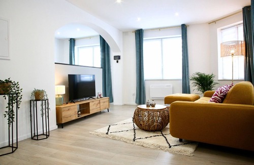 Lens Apartment | LA Loge EN Or-parking Gratuit, Proche Centre Ville et Autoroute