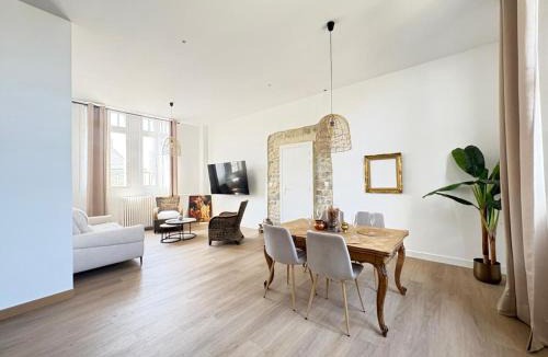 Domfront Apartment | La LOGE entre Pierre & Histoire