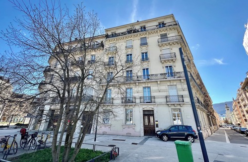 Quartier Chorier-Berriat Apartment | La Loge Parisienne/300m from station/Air-conditioned